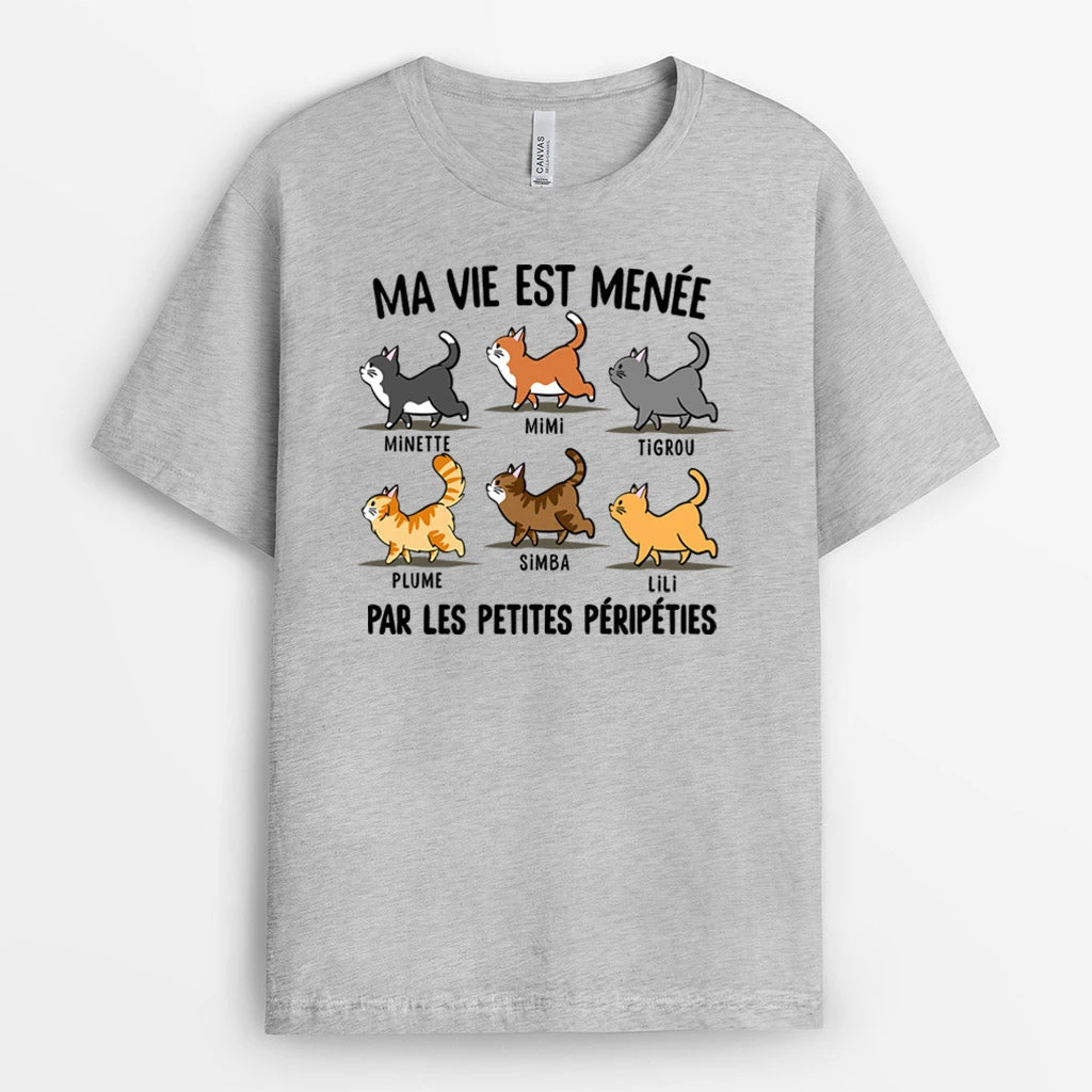 T-shirt Ma Vie Est Menée Par Les Petites Péripéties Personnalisé 4 T-shirt Ma Vie Est Menée Par Les Petites Péripéties Personnalisé – Image 2
