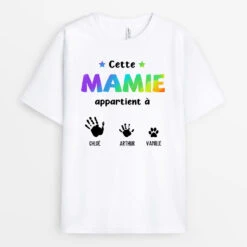 T-shirt Cette Mamie Appartient À Mains Et Empreintes En Noir Personnalisé