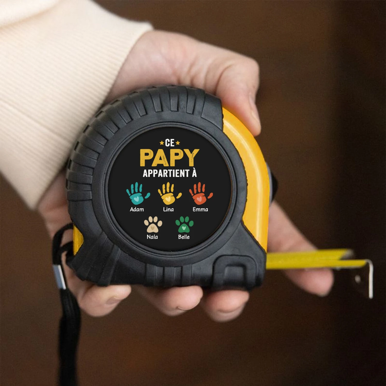 Mètre Ruban Personnalisable - Ce Papa Appartient À - Avec Empreintes De Mains 4 Mètre Ruban Personnalisable - Ce Papa Appartient À - Avec Empreintes De Mains – Image 2