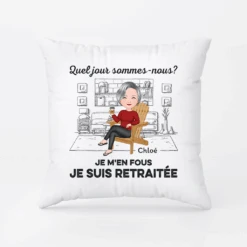 Quel Jour Sommes-Nous Peu Importe Je Suis En Retraite Version Femme - Coussin Retraite Personnalisable