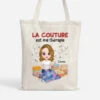 La Couture Est Ma Thérapie - Tote Bag Personnalisé Pour Femme -Cadeau Plus 1896BFR1 tote bagla couture est ma therapie personnalise