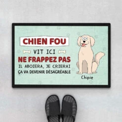 Des Chiens Fous Vivent Ici - Paillasson Chien Personnalisé