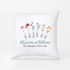 Le Jardin De Mamies Avec Jolies Fleurs - Coussin Mamie Personnalisé