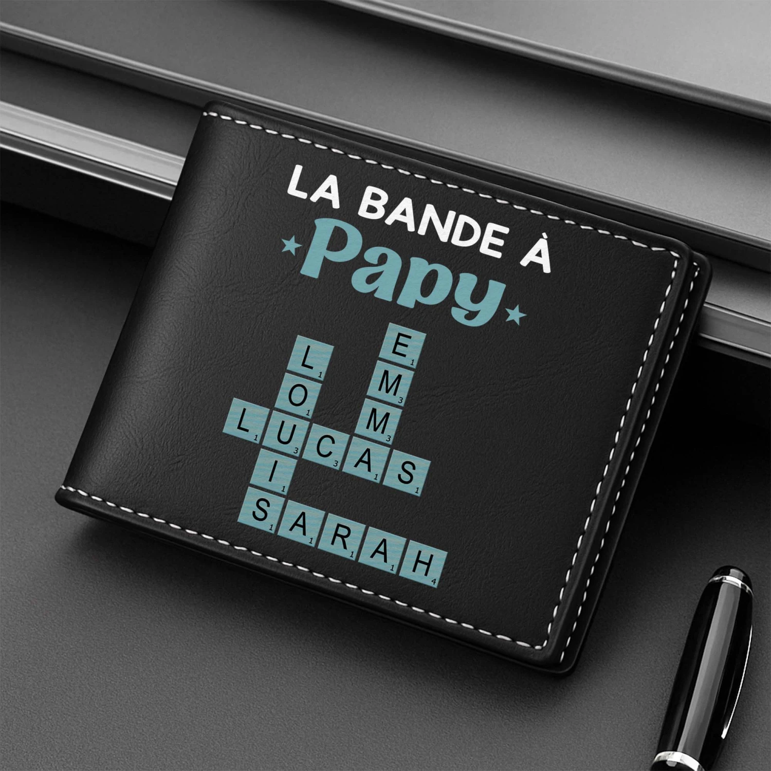 Portefeuille En Cuir Personnalisé Homme - La Bande À Papa - Mots-Croisés 4 Portefeuille En Cuir Personnalisé Homme - La Bande À Papa - Mots-Croisés – Image 2