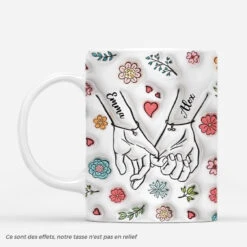 [Effet D'impression 3D] Un Couple Croisé Les Petits Doigts Avec Fleurs Colorées - Mug Couple Personnalisé