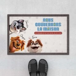 Paillasson Chien Personnalisé - Nous Gouvernons La Maison - Design Humour