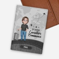 Porte Passeport Personnalisé Homme - Et Ainsi L'Aventure Commence