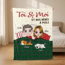 Plaid Personnalisé Couple – Toi, Moi & Nos Bébés à Poils 7 Plaid Personnalisé Couple – Toi, Moi & Nos Bébés à Poils -Cadeau Plus 5003BFR2 plaid personnalise avec chien toi moi et nos bebes a poils 5003btgtc